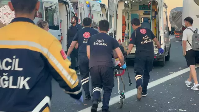 Yolu otobüsü soğan yüklü kamyona arkadan çarptı: Ölü ve yaralılar var