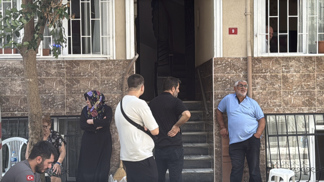 Yarı çıplak halde ölü bulunan genç