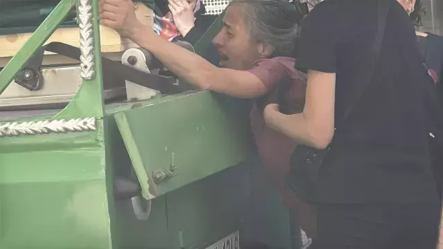 Yarı çıplak halde ölü bulunan genç