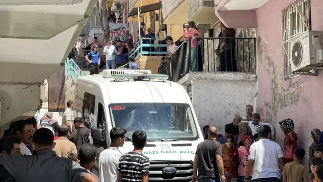 Genç çift evlerinde ölü bulundu