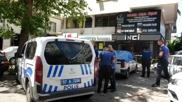 Koku yayılınca ekipler çağrıldı, iş yerinden çıplak cansız bedeni çıktı