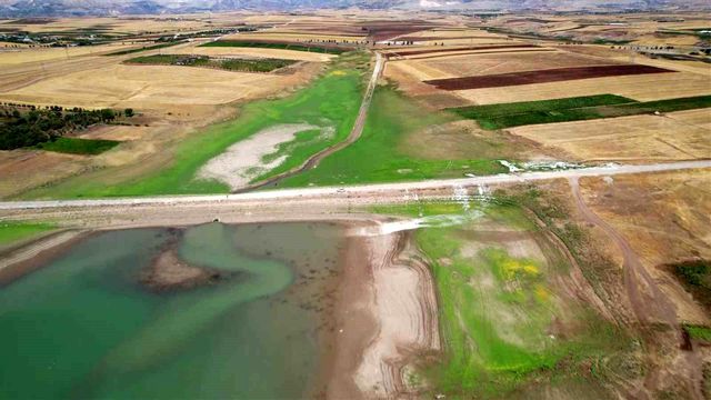 Felaket gibi görüntüler! Eski yol ortaya çıktı