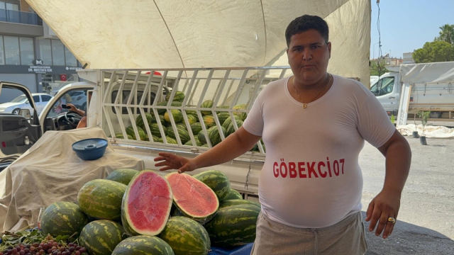 Karpuz Satarken Göbek Atan Genç Fenomen Haline Geldi