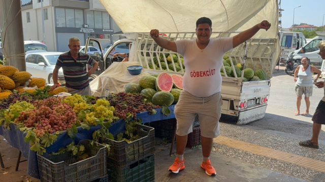 Karpuz Satarken Göbek Atan Genç Fenomen Haline Geldi