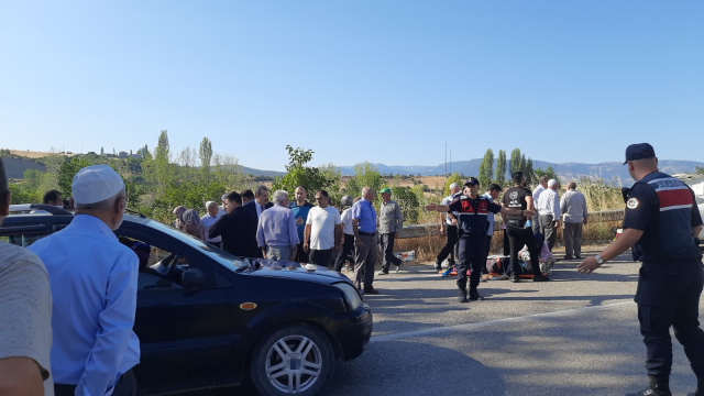 Samsun'da iki araç kafa kafaya çarpıştı: 1 ölü, 13 yaralı