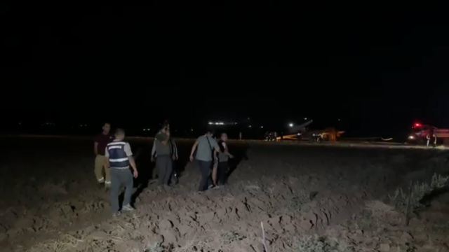 Orman yangınına müdahale eden uçak, zorunlu inişte kaza- kırıma uğradı