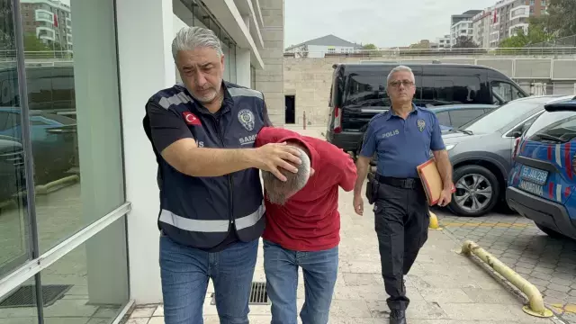 Tramvayda kadınların görüntülerini çeken sapığa linç girişimi
