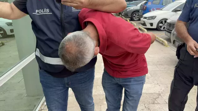 Tramvayda kadınların görüntülerini çeken sapığa linç girişimi