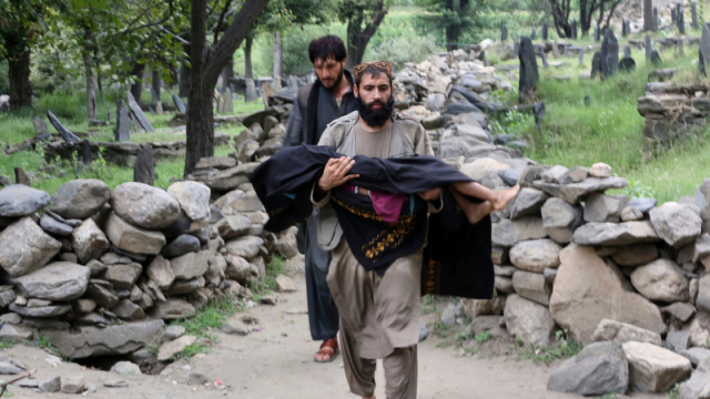 6'lık depremin vurduğu ülkede ölü sayısı 900'a yükseldi