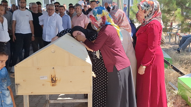 Üniversite kaydı yolunda yanarak can verdi! Son yolculuklarına uğurlandılar