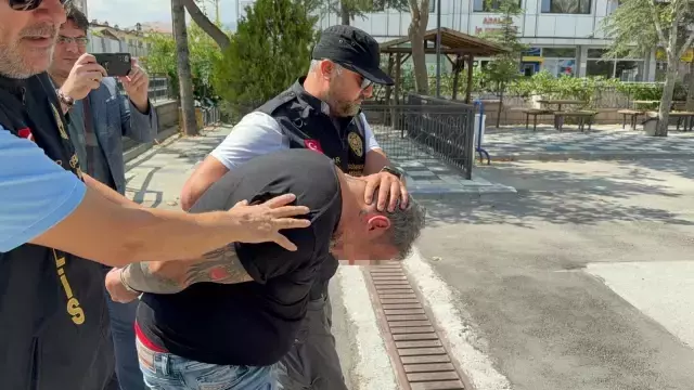 Valiye Sosyal Medyadan Hakaret Eden Şahıs Antalya'da Gözaltına Alındı