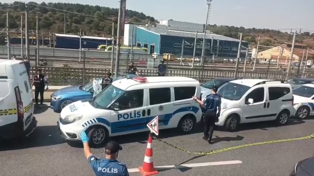 Marmaray istasyonu önünde korkunç olay: Araç içinden ceset çıktı