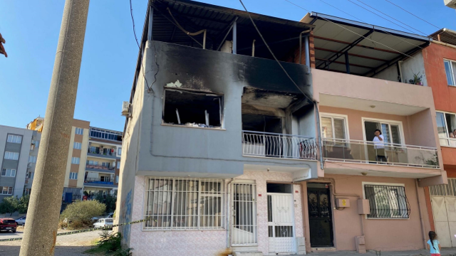 'Borcum var' diyerek ateşe verdiği evde hayatını kaybetti