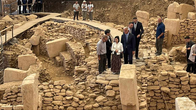Bakan Ersoy: Göbeklitepe'de Neolitik Çağ'ın ritüellerine ışık tutacak insan heykeli bulundu