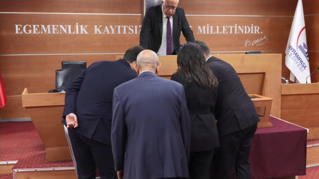 Bayrampaşa Belediyesi seçiminde 4 turda da eşitlik çıktı, salon karıştı