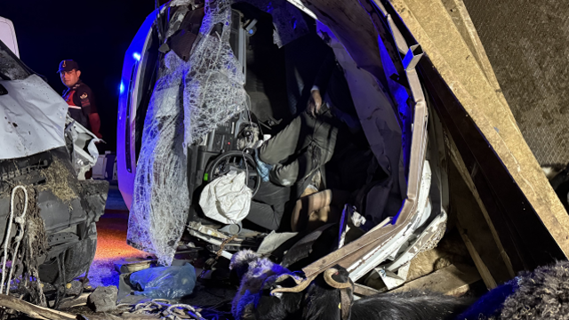 Diyarbakır'da iki kamyonet çarpıştı: 2 ölü, 1 yaralı