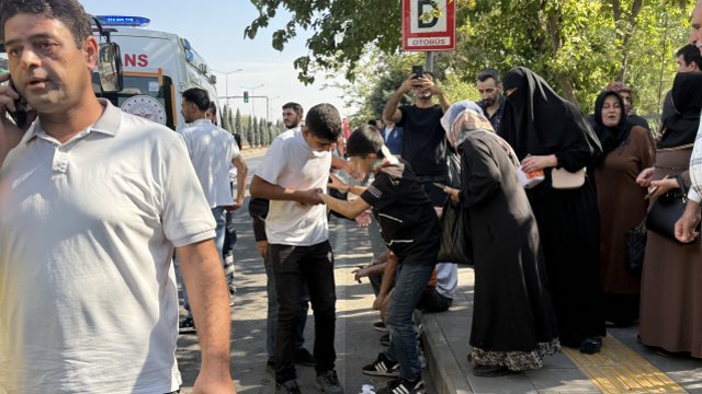 Freni patlayan otobüs durakta bekleyen otobüse çarptı: Çok sayıda yaralı var