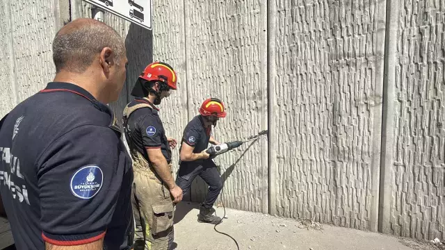 Beyoğlu Kasımpaşa-Hasköy tünel girişinde duvar arkasında mahsur kalan kişi