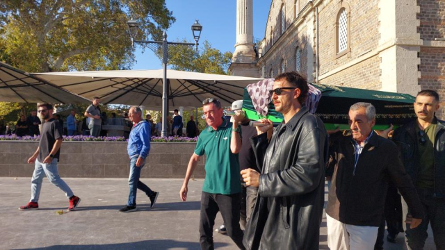 Uraz Kaygılaroğlu'nun acı günü! Babaannesini son yolculuğuna uğurladı