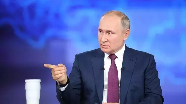 Putin konuşma yaparken