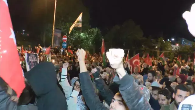 Sumud filosuna müdahale sonrası İstanbul'da toplanan kalabalık