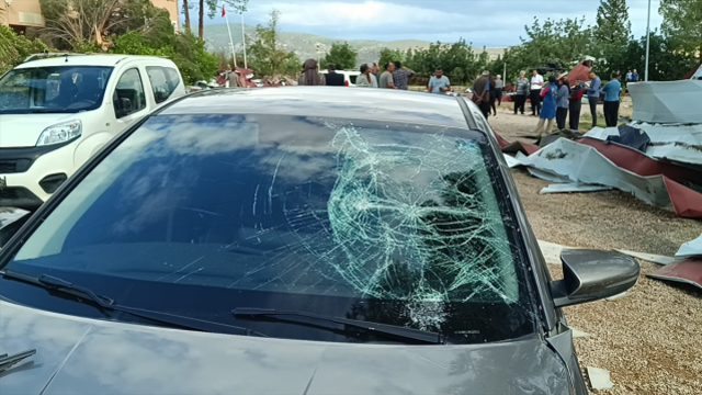 Öğrenciler dersteyken okulun çatısı uçtu! Eğitime 2 gün ara verildi