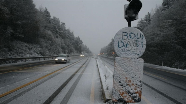 Kar yağışı İstanbul'un yanı başına dayandı! Lapa lapa yağacak