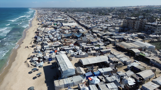 Gazze'deki ateşkes sonrası binlerce Filistinli aile çadırlarda kalmaya devam ediyor