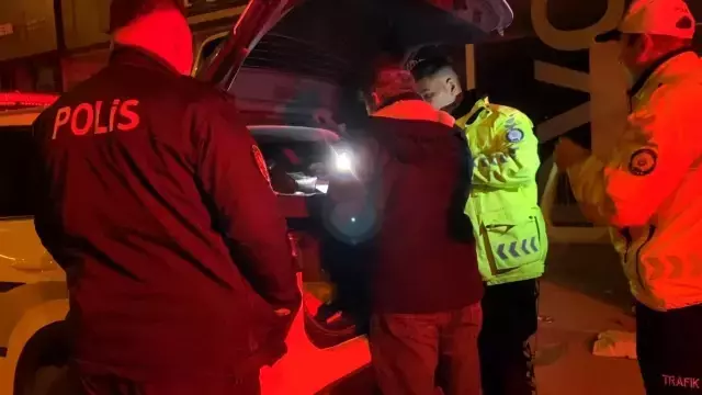 Alkollü yakalandı, aracını öve öve bitiremedi