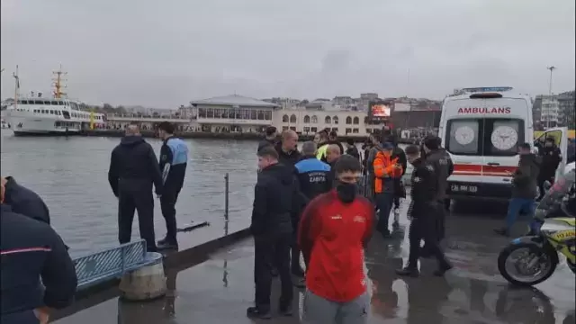 Kadıköy Rıhtım İskelesi'nde kurtarma çalışmaları