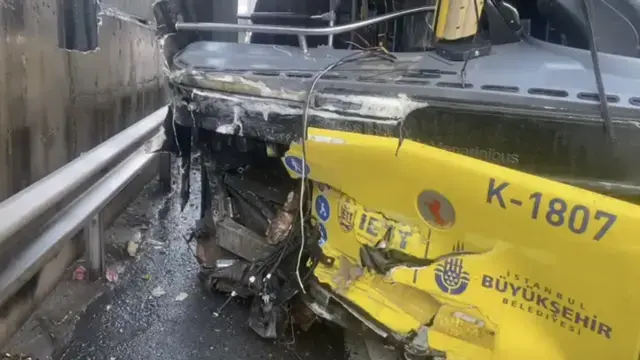 Kaza sonrası olay yerine gelen sağlık ekipleri