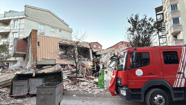 Gebze'de çöken binadan görüntü