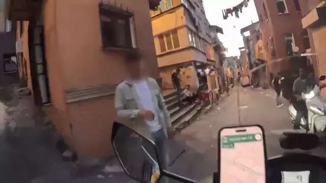 Motosikletli turistin saldırı sonrası kaçış anı