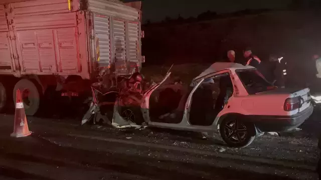 Gaziantep'te Kamyon ve Otomobil Çarpıştı: 3 Aile Üyesi Hayatını Kaybetti