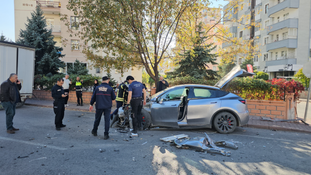 Tesla ile hız denerken aracı perte çıkardı