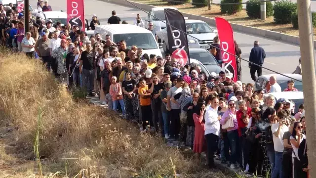 Mersin'de Yeni Mağaza Açılışı Kuyruklarla Karşılandı