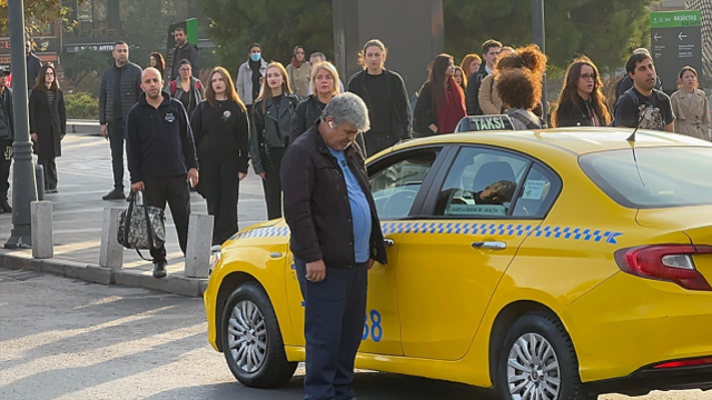 Saat 9'u 5 geçe Türkiye'de hayat durdu