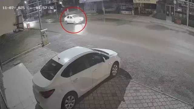 Dur ihtarına uymadı, aracını emniyet müdürünün üzerine sürdü