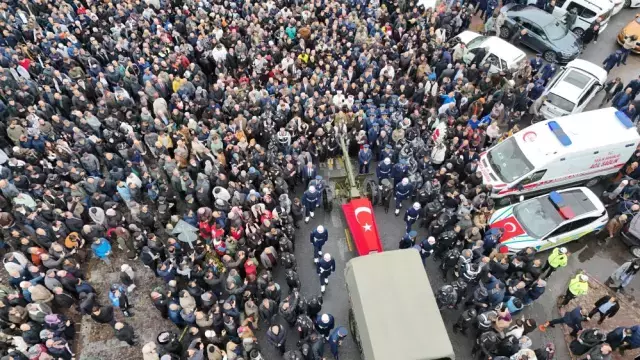 Türkiye şehitlerini uğurluyor! Devlet erkanı Ankara'daki törende