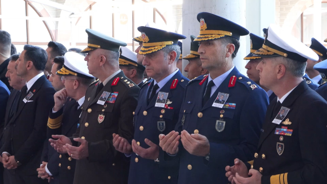 Şehit Pilot Yarbay Gökhan Korkmaz'ın oğlundan babasını ebediyete böyle uğurladı