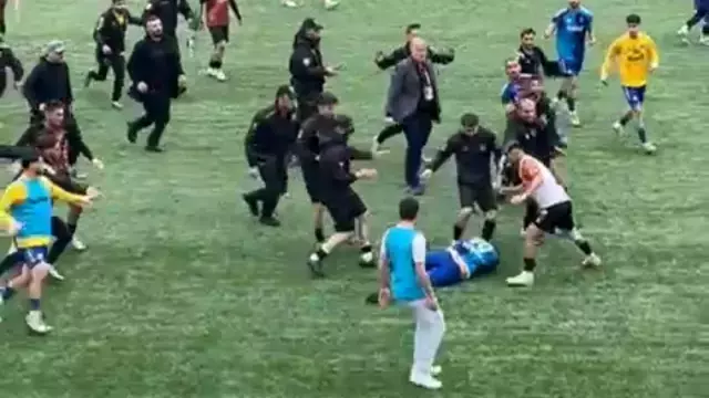 Futbol sahası ringe döndü, tam 24 kırmızı kart