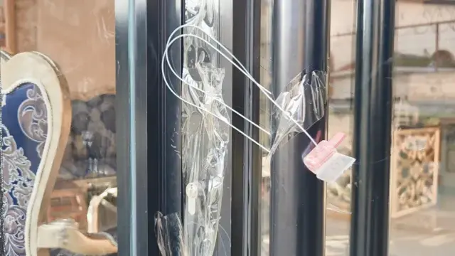 Soruşturma derinleşiyor! Böcek ailesinin kaldığı otelde bir kişi daha fenalaştı