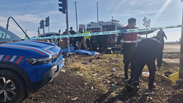 Kaza sonrası sağlık ve kurtarma ekipleri çalışması