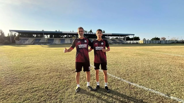 Baba-oğul aynı takımda oynuyorlar