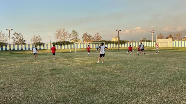 Baba-oğul aynı takımda oynuyorlar