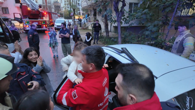 Bebeği arabada, otomobilin ve dairenin anahtarını da evde unuttu