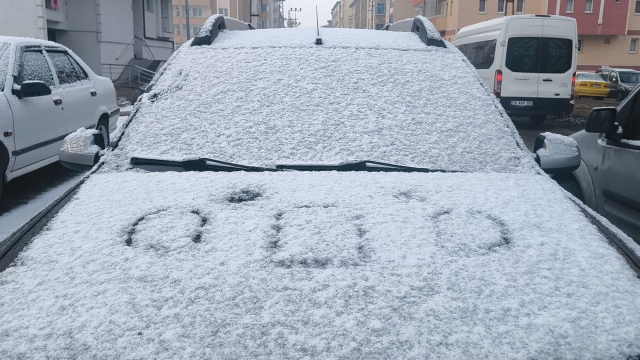 Kars kent merkezinde kar örtüsü ve ara sokaklar