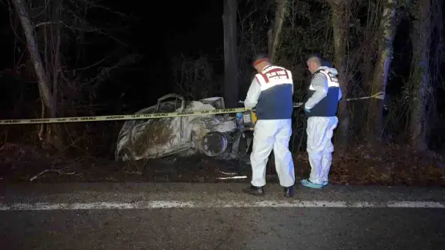 Genç sürücü araçta yanarak hayatını kaybetti