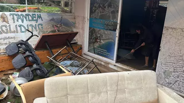 15 dakikalık yağmur ilçeyi savaş alanına çevirdi