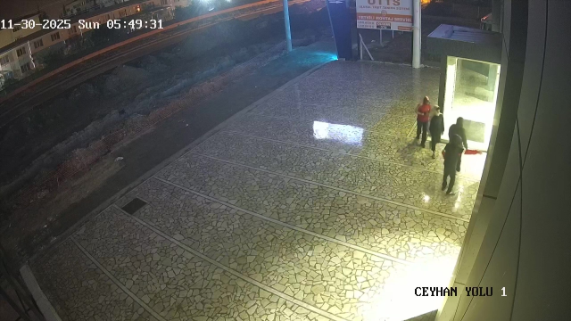 Bu çocuklar 14-15 yaşlarında! Beğendikleri motosikletleri saniyeler içinde çaldılar